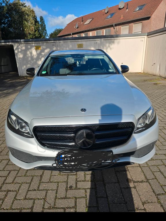 Image of Mercedes-Benz E 220