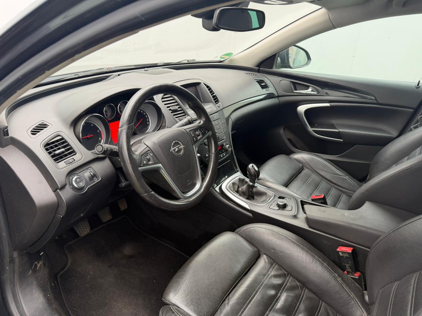 Opel Insignia SportsTourer Innovation S-Heft / 2.HD!