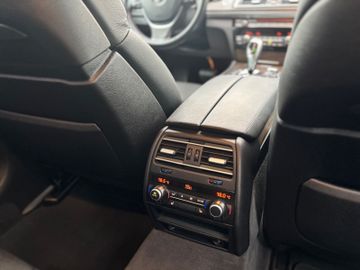 BMW 750 - 12
