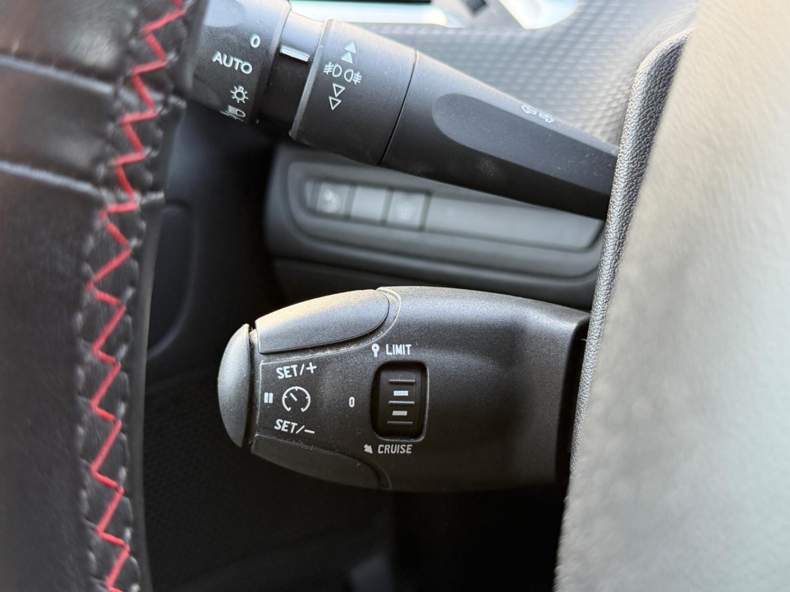 Peugeot 2008 Allure GT-Line Aut. *LEDER*KAMERA*NAVI*LED*