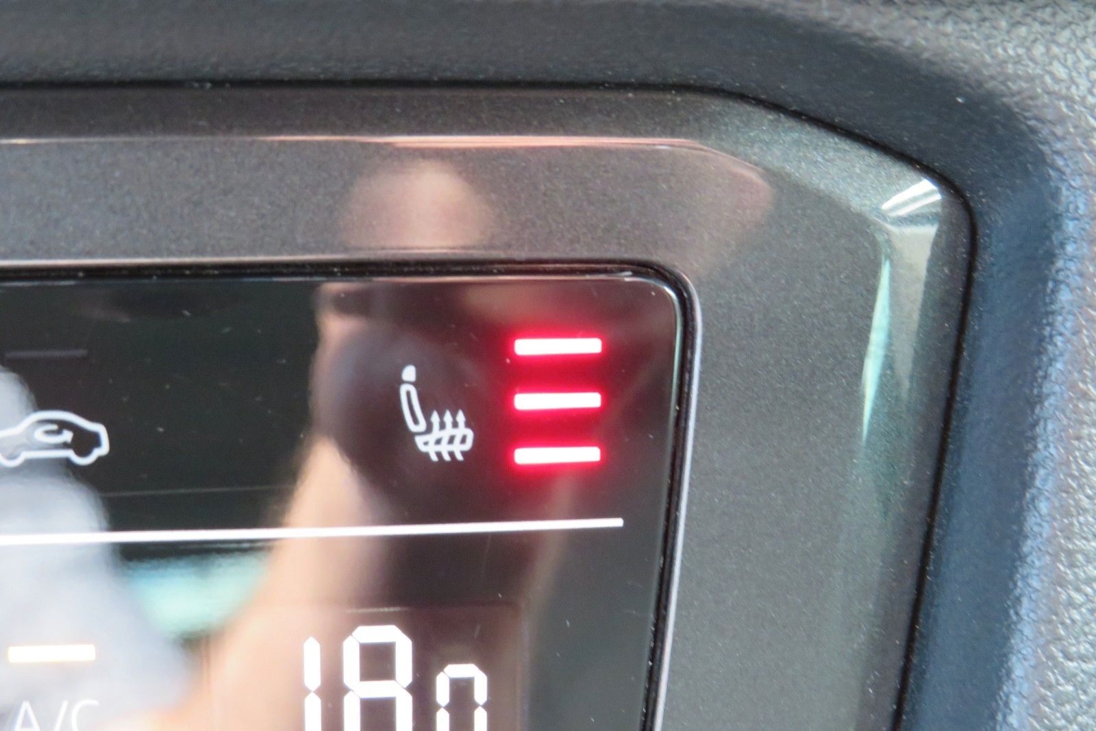 Fahrzeugabbildung Volkswagen Tiguan Life DSG AHK KAMERA ACC PDC SITZH. NAVI 1
