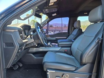 Ford F 150 Lightning Flash grosse Batterie im Vorlauf