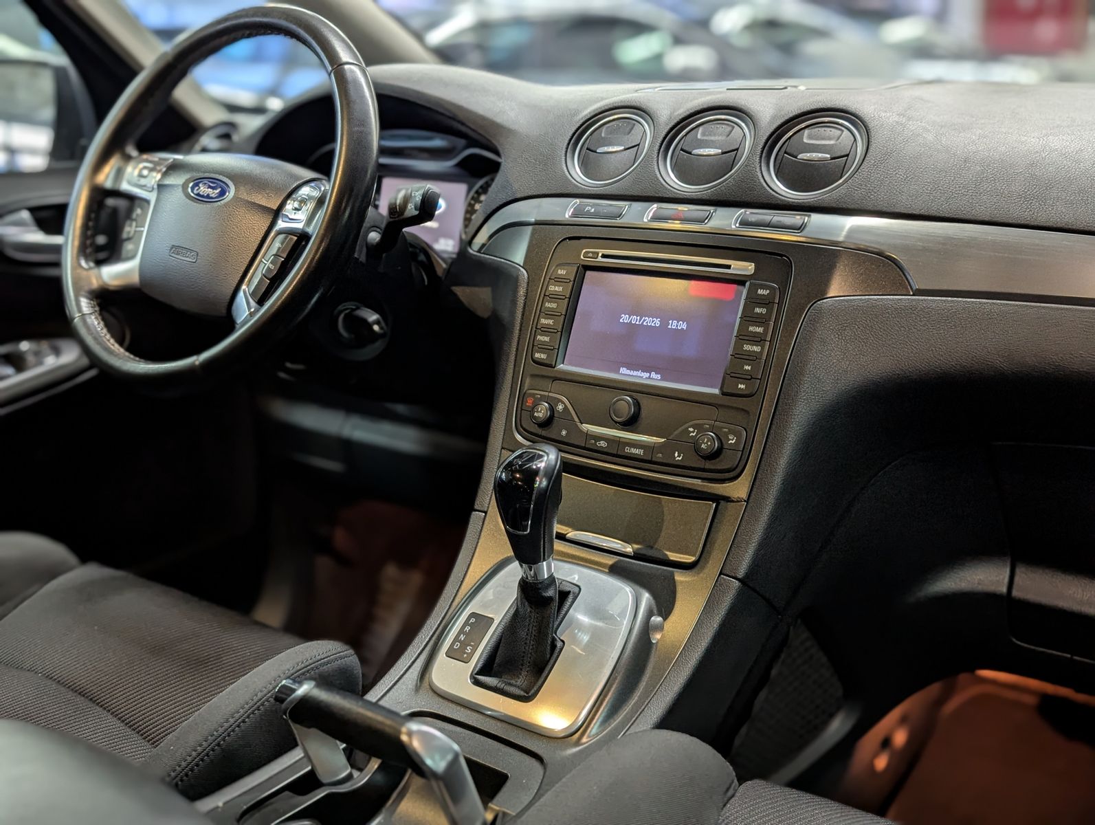 Fahrzeugabbildung Ford S-MAX Titanium SHZ*PDC*TEMP*NAVI*7 SITZER