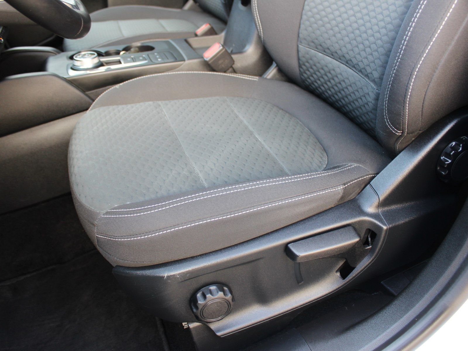 Fahrzeugabbildung Ford Kuga Plug-In Hybrid Cool & Connect 2,5 Duratec