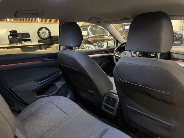 Volkswagen Golf VIII Lim. Life *LED*NAVI*PDC*AMBIENTE*CAR2X
