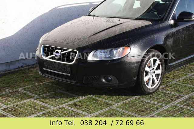 Volvo V70 T4 Kinetic  Xenon/Navigation/PDC/Shz/AHK/Alu