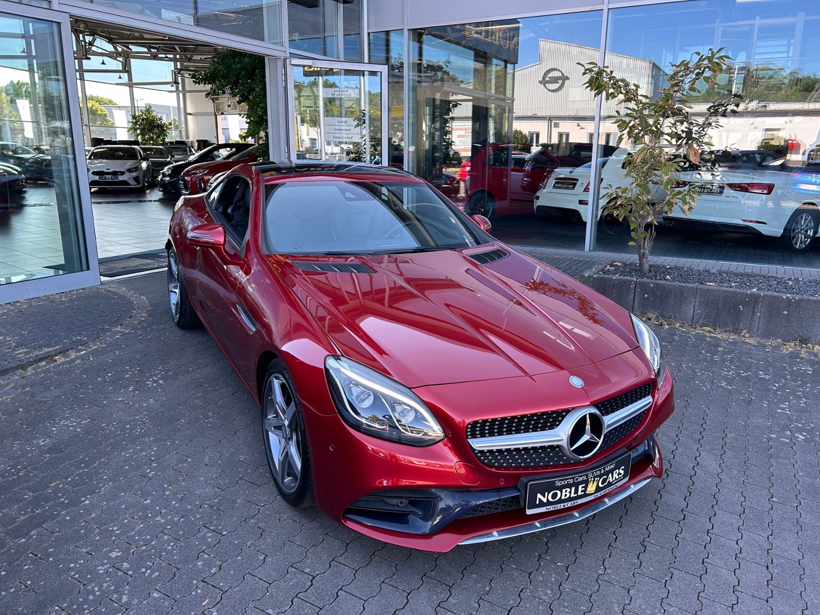Fahrzeugabbildung Mercedes-Benz SLC 300 Roadster AMG Line KLIMA LED NAVI