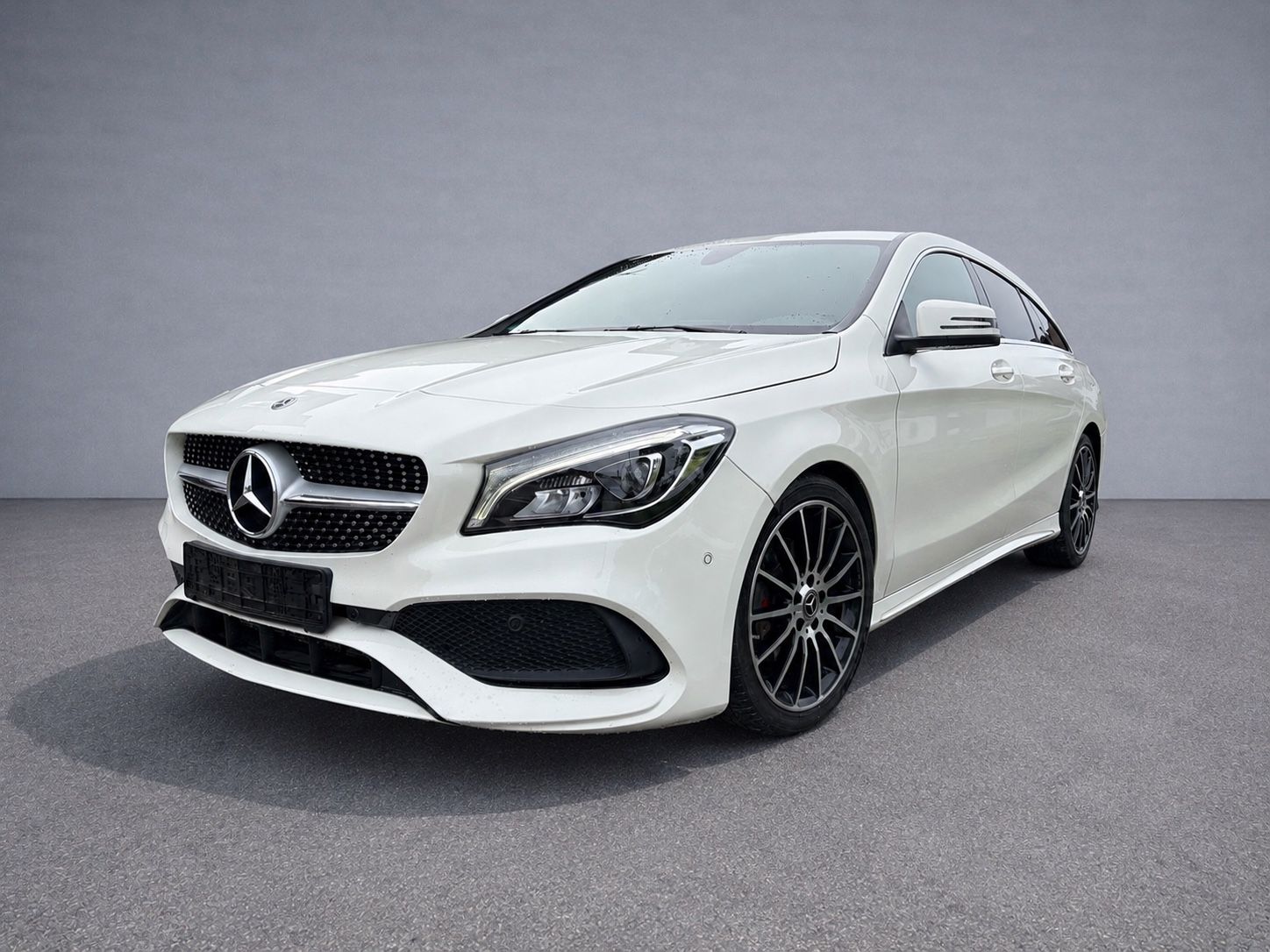 MERCEDES-BENZ CLA 200 Shoting Brack AMG WhiteArt Edition