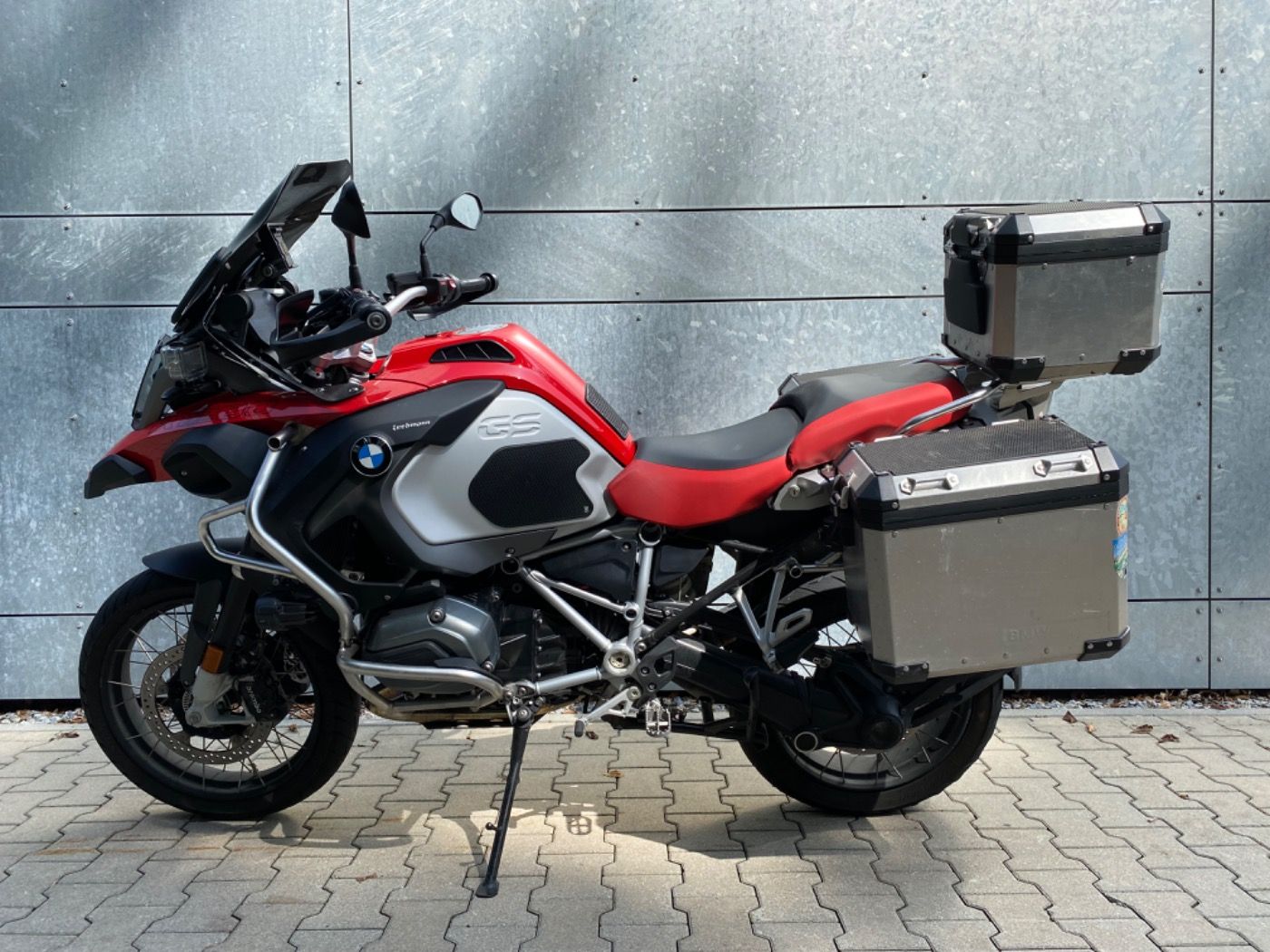 Fahrzeugabbildung BMW R 1200 GS Adventure 3 Pakete Connectivity Seiten