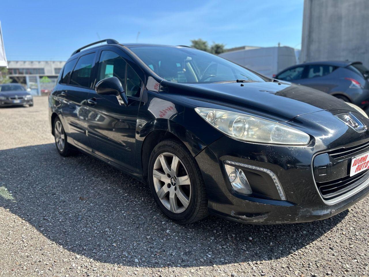 Peugeot 308 2013 — interior