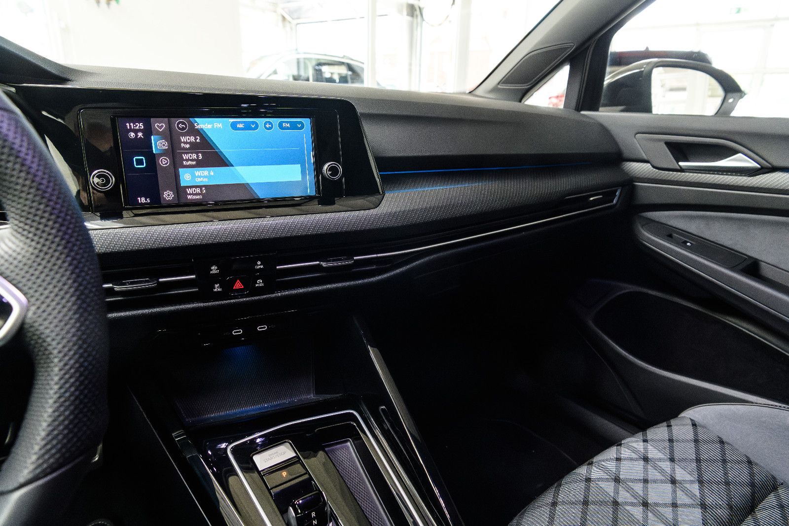 Fahrzeugabbildung Volkswagen Golf VIII R-Line +Led +Keyless+We Connect Plus