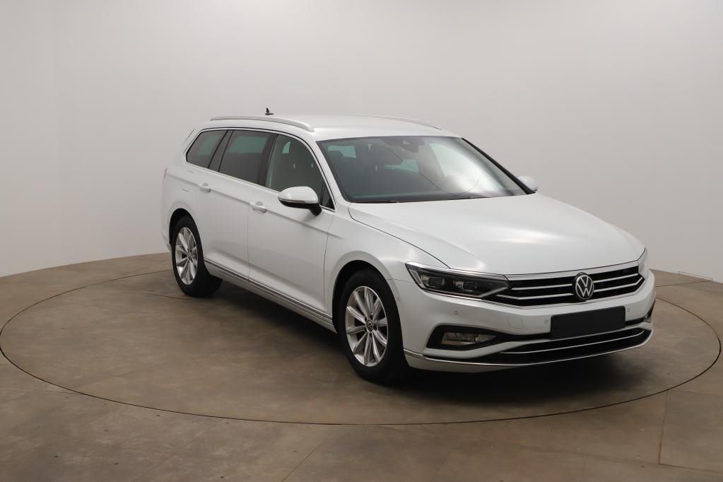 Volkswagen Passat Variant Elegance 2.0 TDI SCR AHK*PDC*RFK