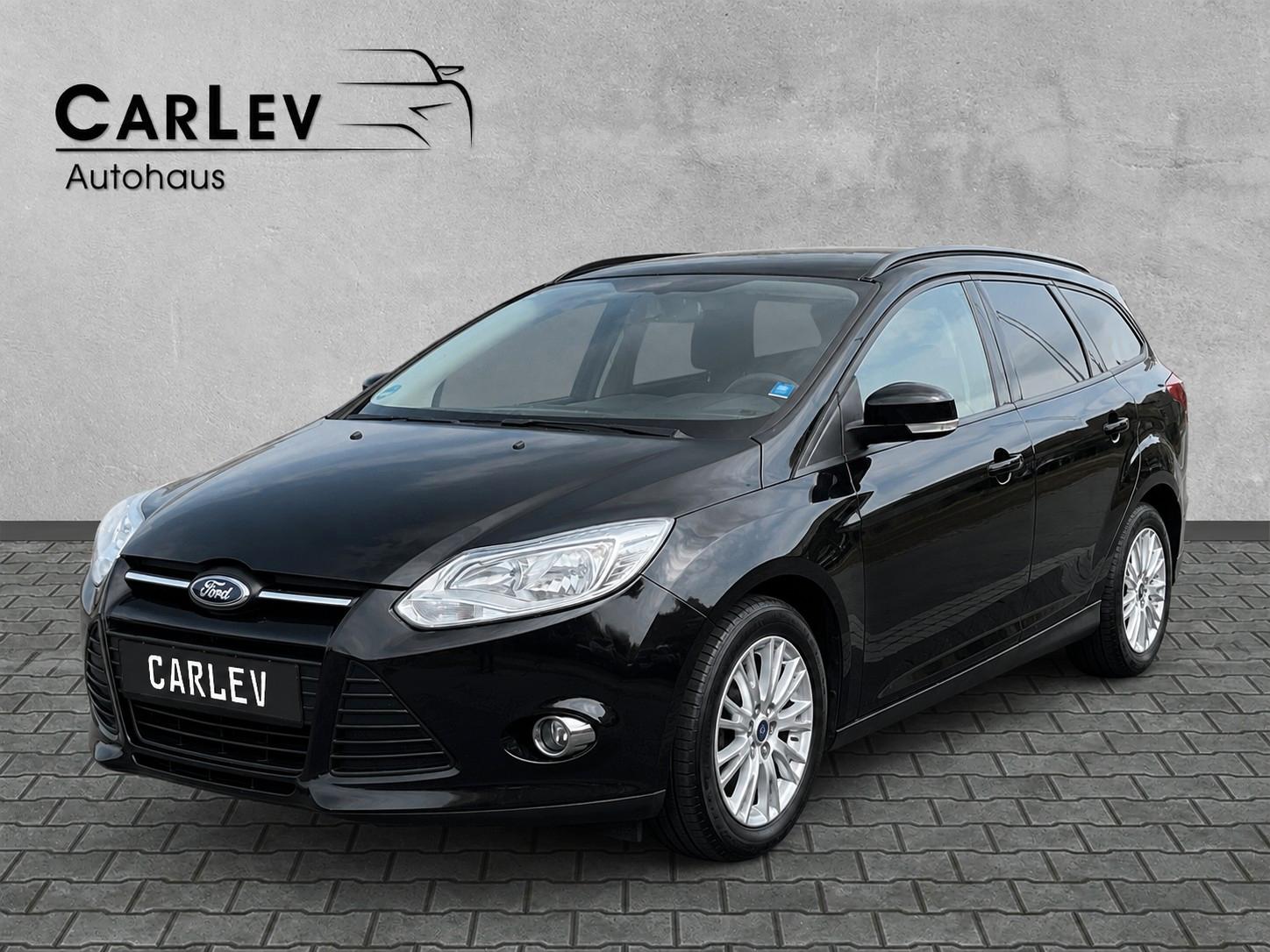 Ford Focus 2013 — interior