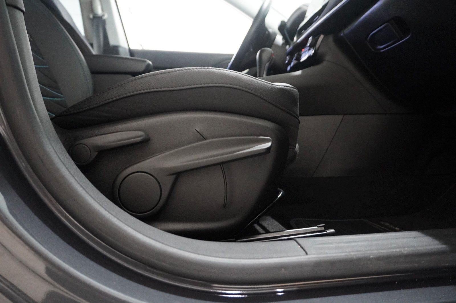 Fahrzeugabbildung Jeep Compass 1.3 4X4 HYBRID NAVI/LED/KAMERA/VIRTU/DAB