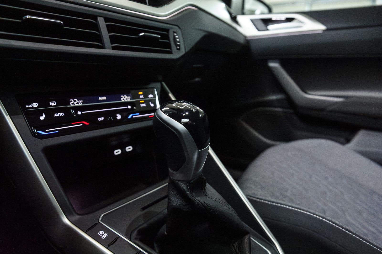 Fahrzeugabbildung Volkswagen Polo VI Move 1.0 LED+APP+BEATS+SHZ+KAMERA