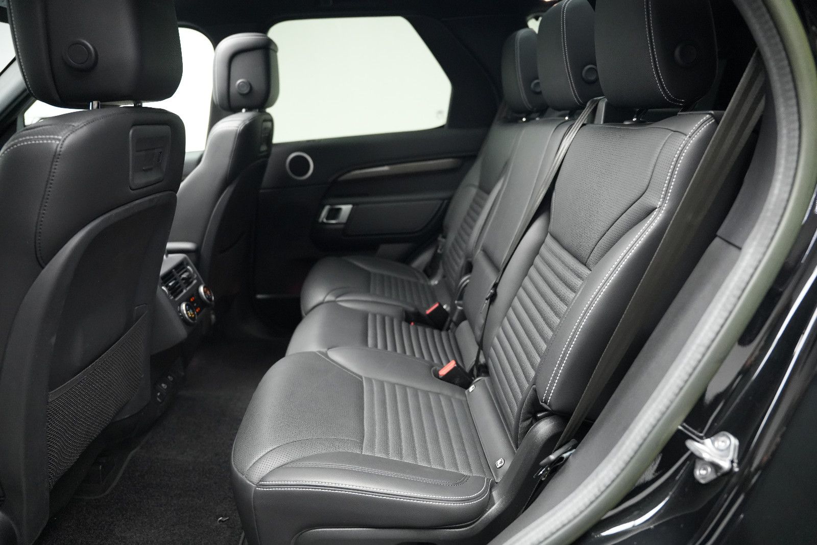 Fahrzeugabbildung Land Rover Discovery R-Dynamic AWD/7-SITZER/360'°Cam/AHK