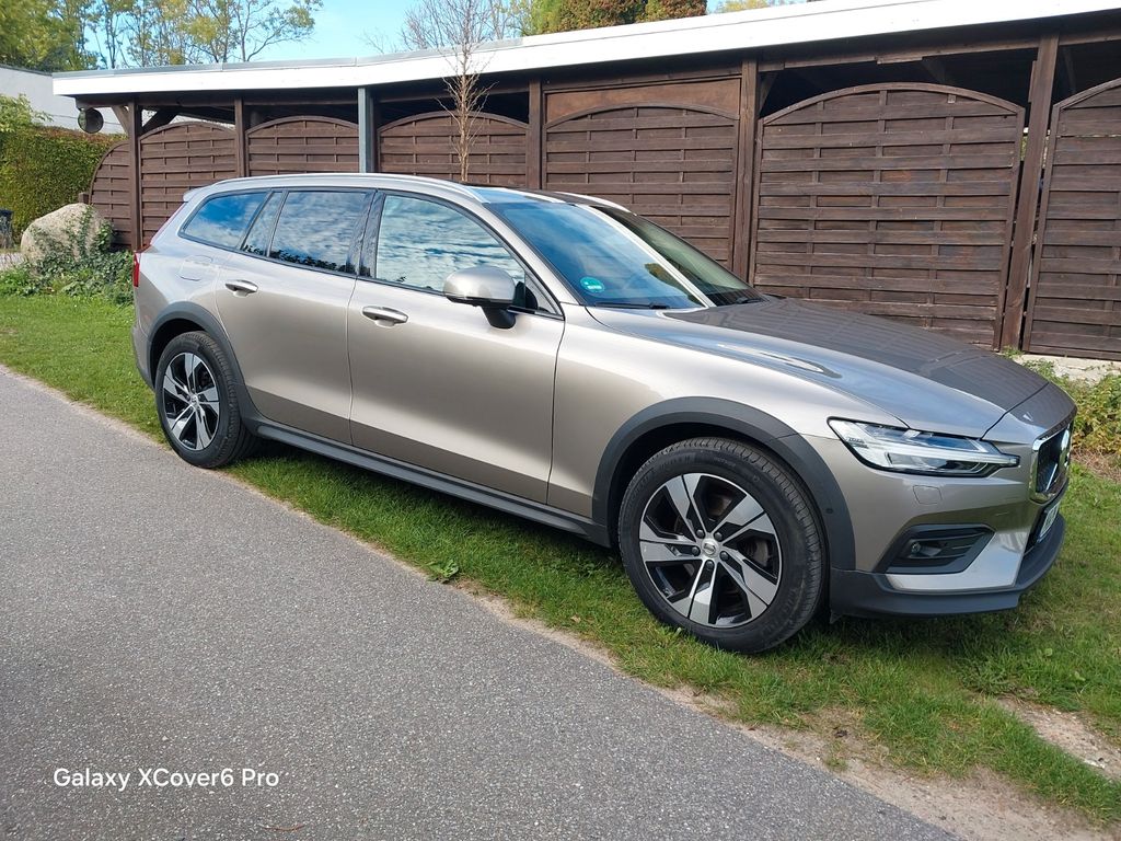 Image of Volvo V60 Cross Country