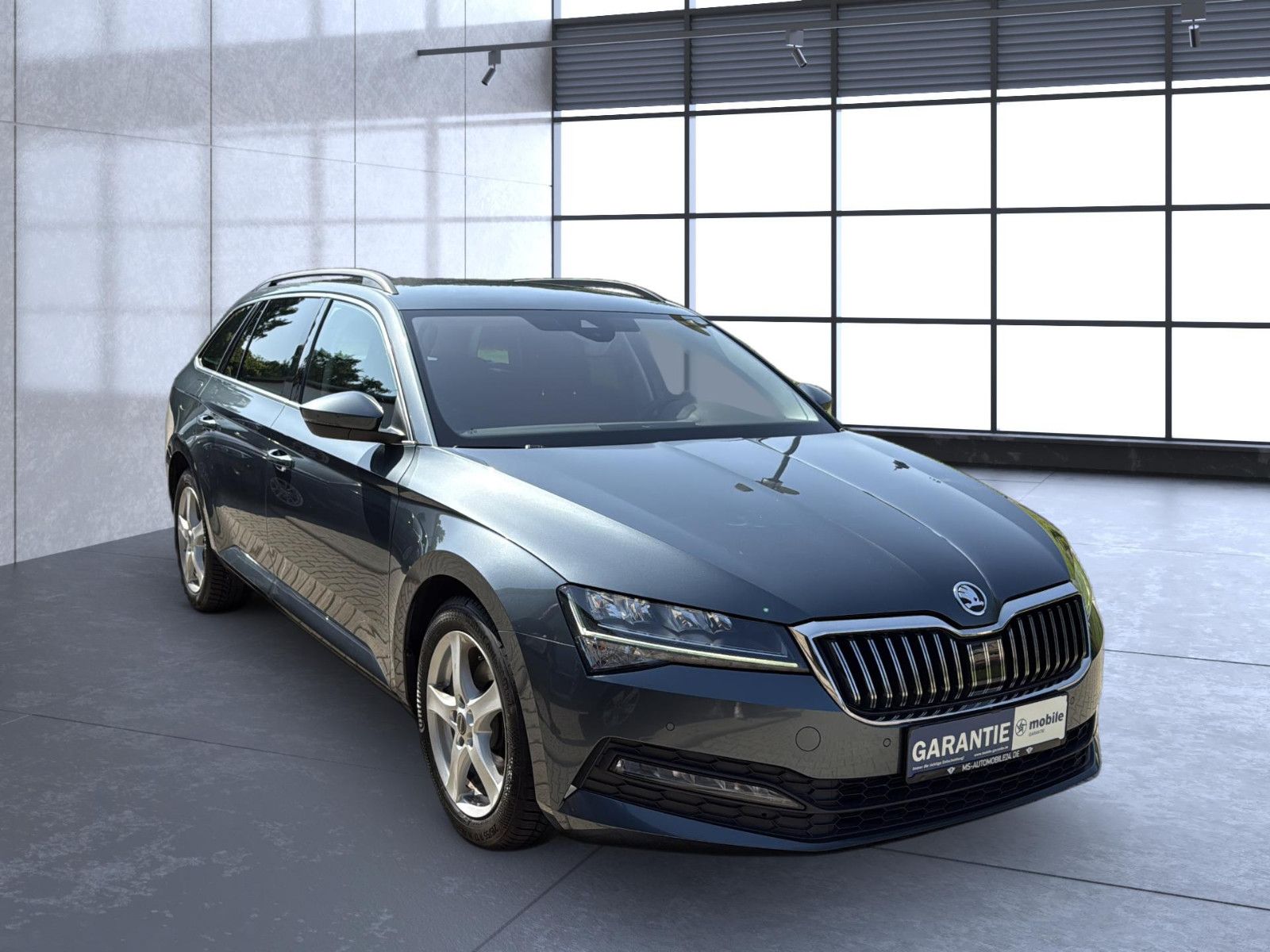 Fahrzeugabbildung SKODA Superb Combi 2.0 TDI / unfallfrei /AHK