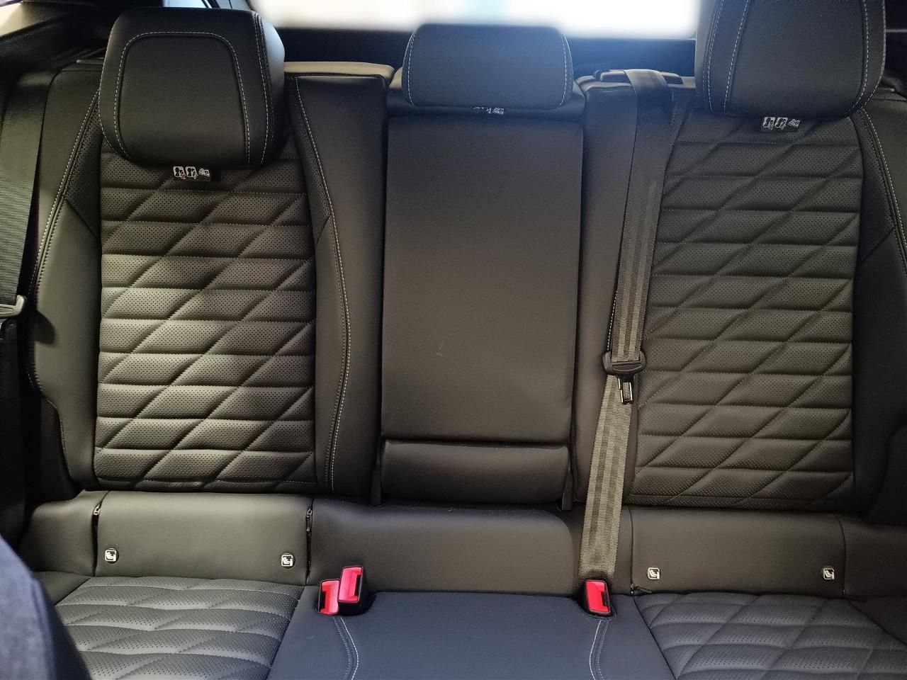 Fahrzeugabbildung Peugeot 3008 GT MildHybrid 145 e-DSC6