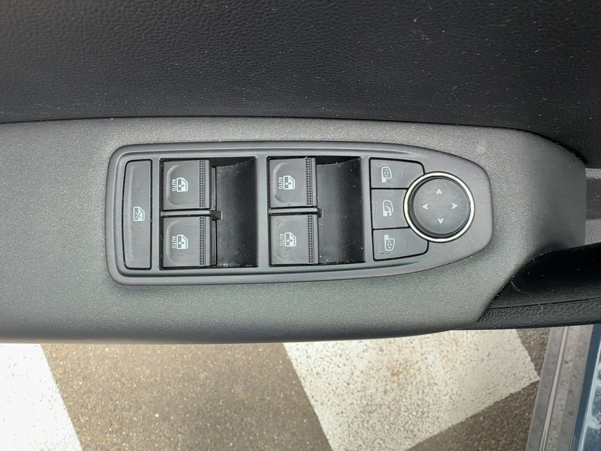 Fahrzeugabbildung Renault Captur ZEN TCe 140 EDC EPH SZH KAMERA