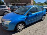 Ford Focus 2.0 Lim. Titanium TÜV/KLIMA/XENON/+++ - Ford Focus aus 2005: 2.0