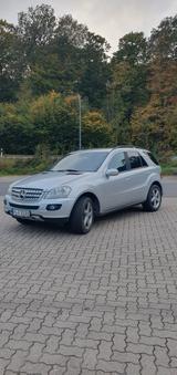 Mercedes-Benz ML 280 CDI 4MATIC - - silberne Mercedes-Benz ML 280