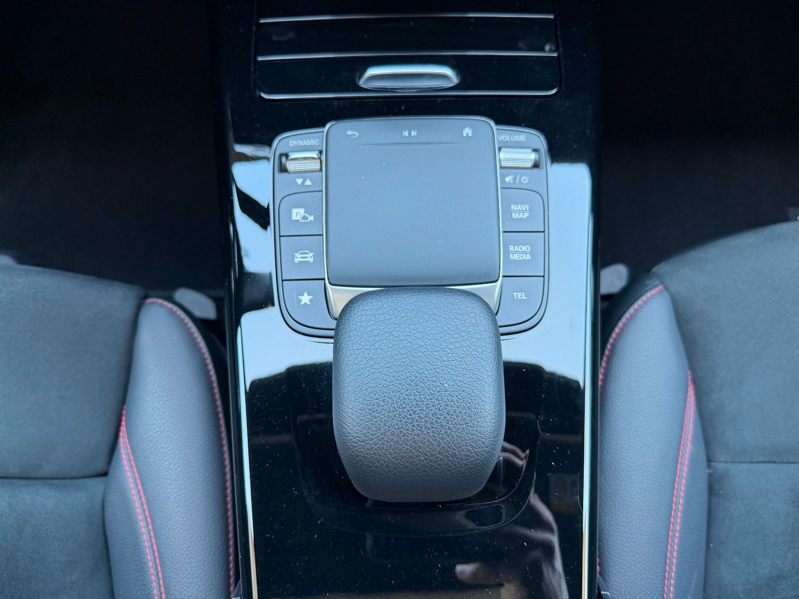 Fahrzeugabbildung Mercedes-Benz CLA 220 D SB AMG R-Kamera+Pano+DISTR+MBEAM+Ambie