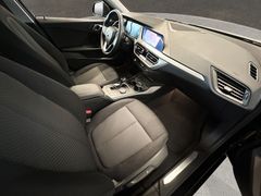 BMW 118  i Advantage LED NAVI PDC AHK Panorama