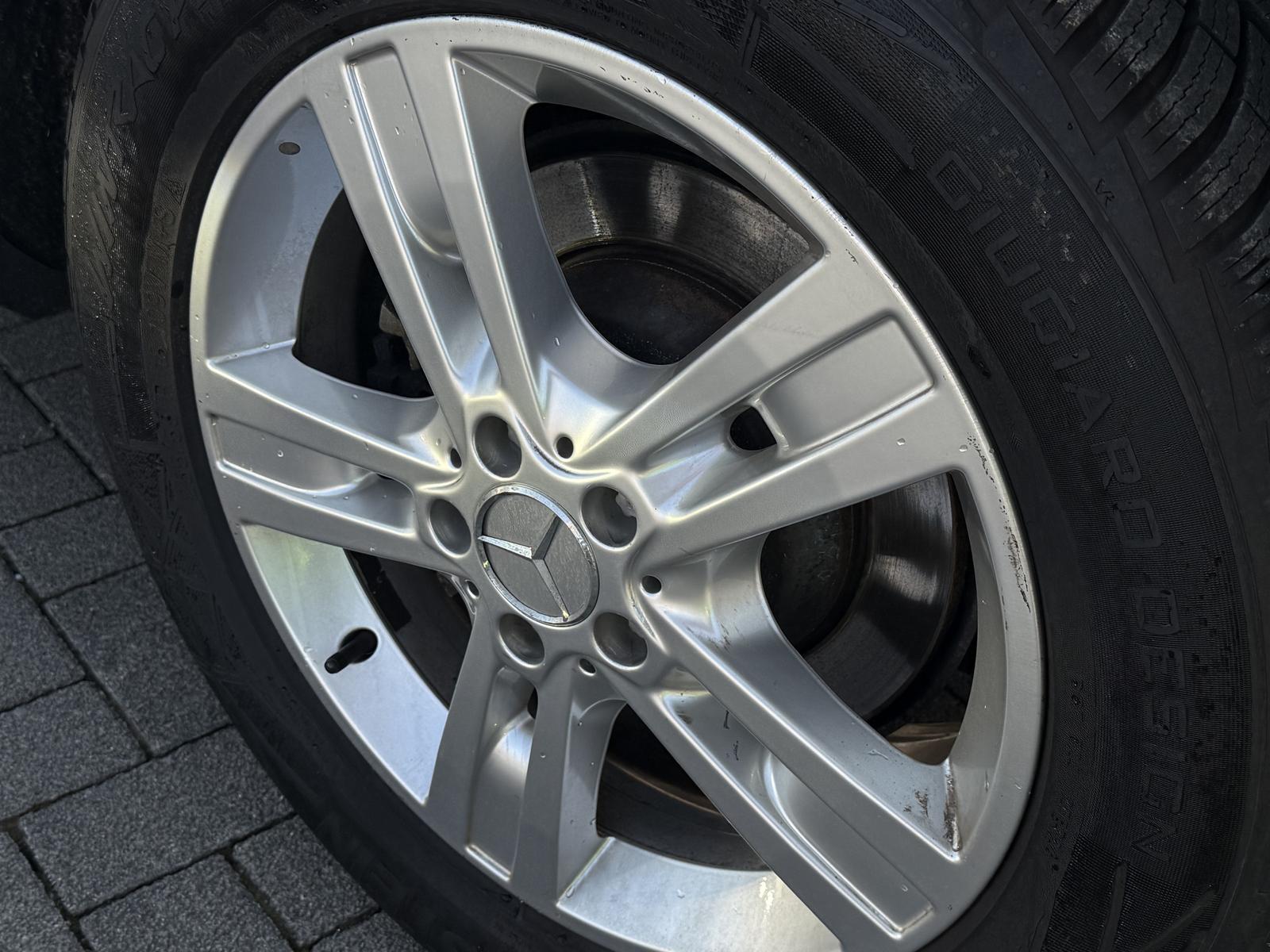 Mercedes-Benz ML300 2011 — engine 2.987 cm³, 204 HP (150kW)
