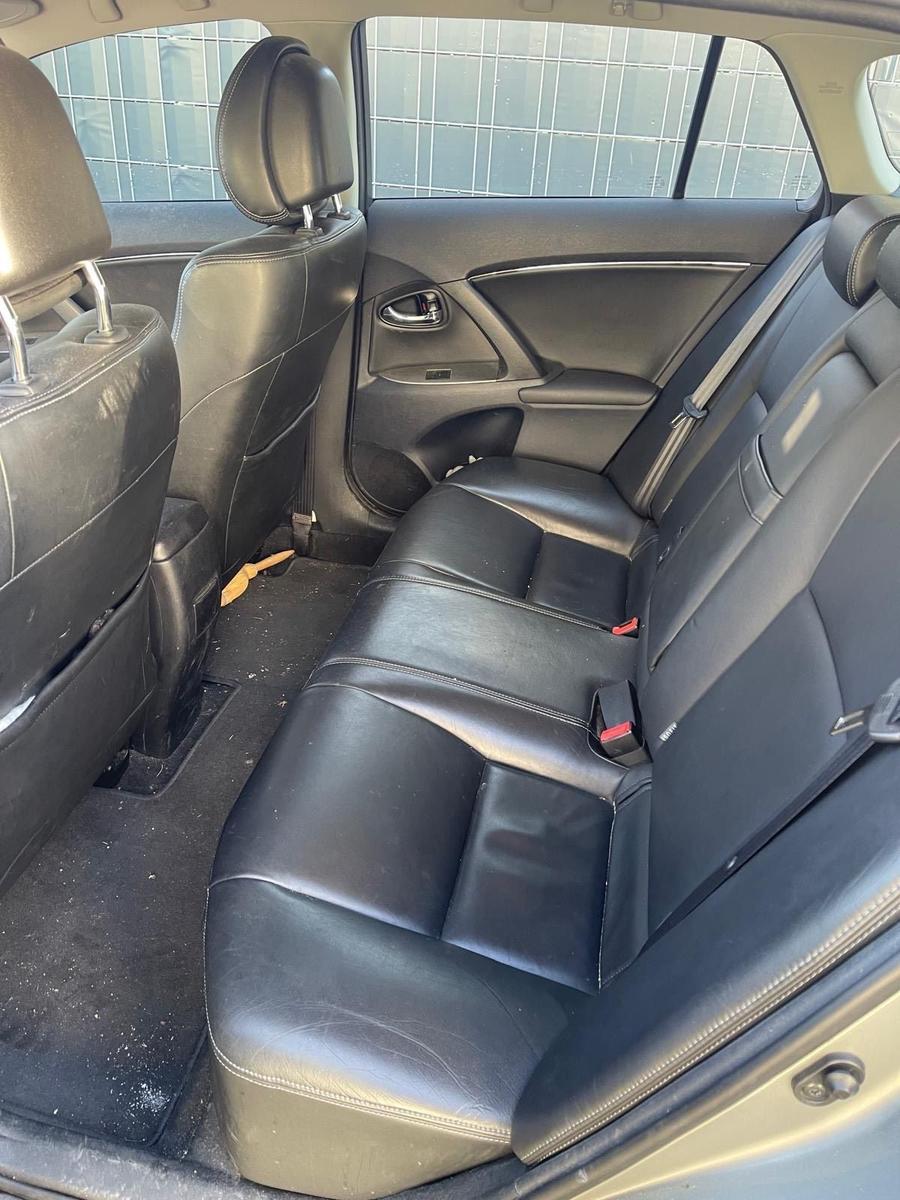 Toyota Avensis 2010 — photo 12
