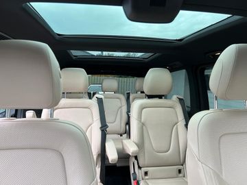 Fahrzeugabbildung Mercedes-Benz V 300, Lang,  EDITION 4Matic AMG,Burmister