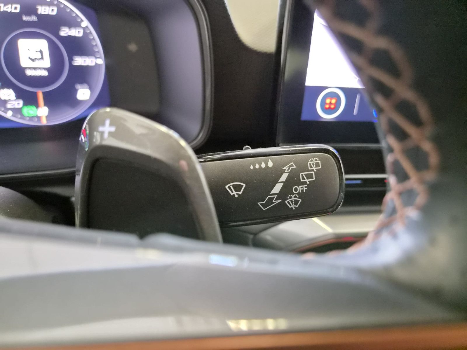 Fahrzeugabbildung CUPRA Leon VZ e-Hybrid / GEPFLEGT / NAVI / KAMERA