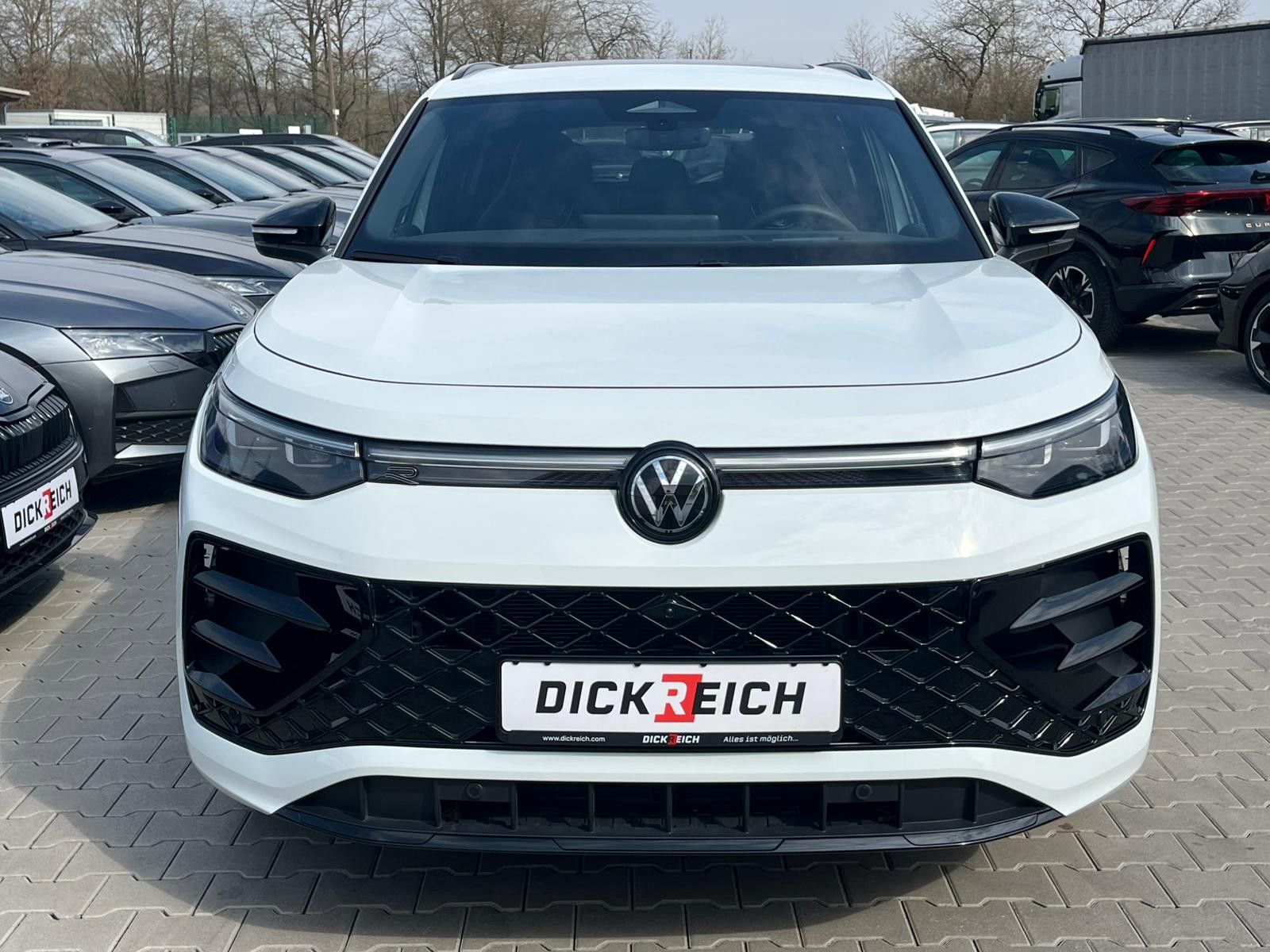 Fahrzeugabbildung Volkswagen Tayron 2.0 TDI 4M R-Line BLACK*7Si*MATRIX*PANO