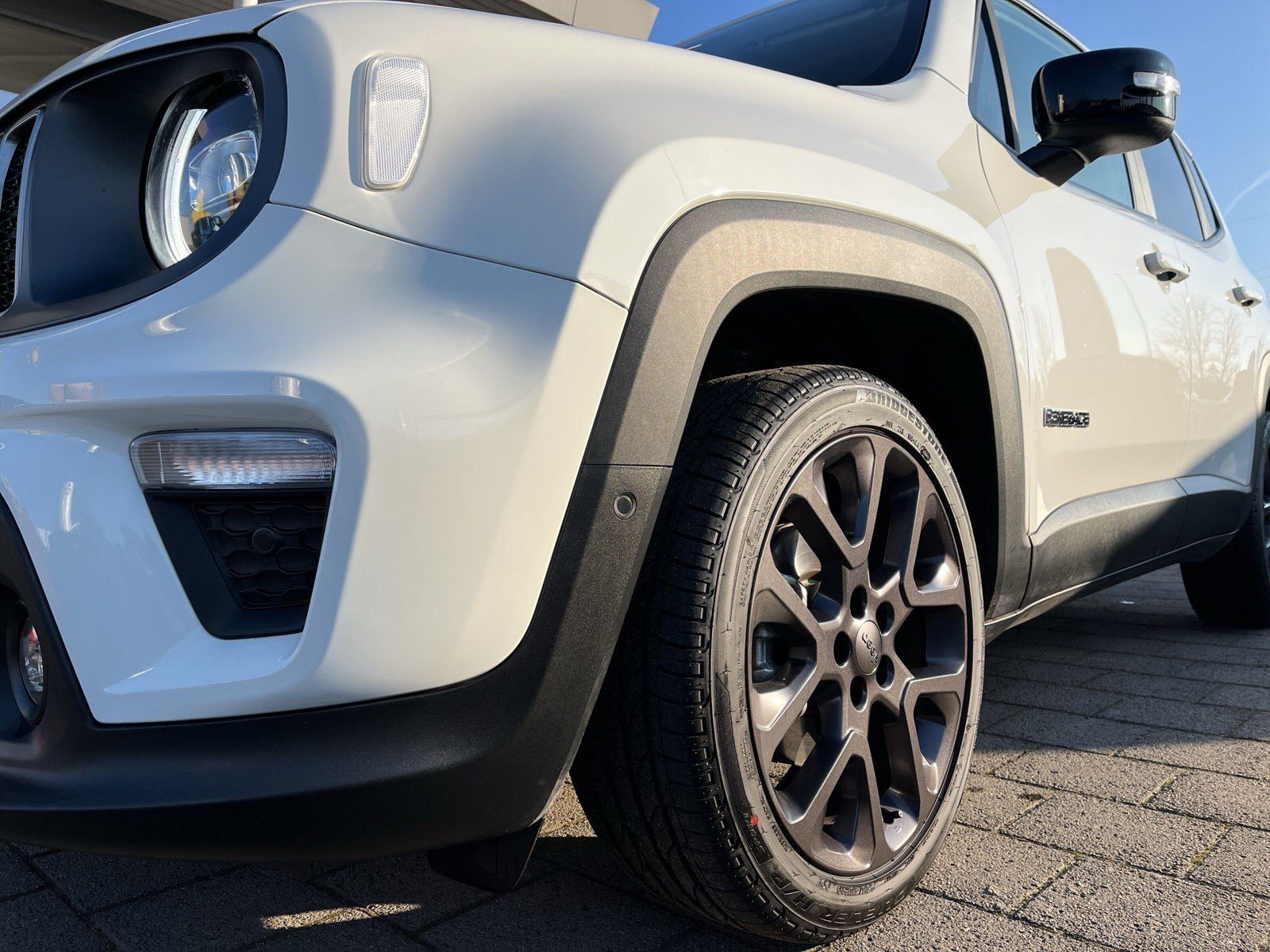 Fahrzeugabbildung Jeep Renegade e-Hybrid MY23-S-Edition 1.5l MHEV 48V