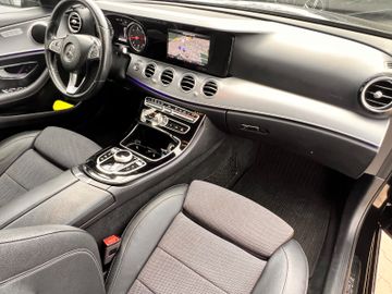 Mercedes E 220 - 12