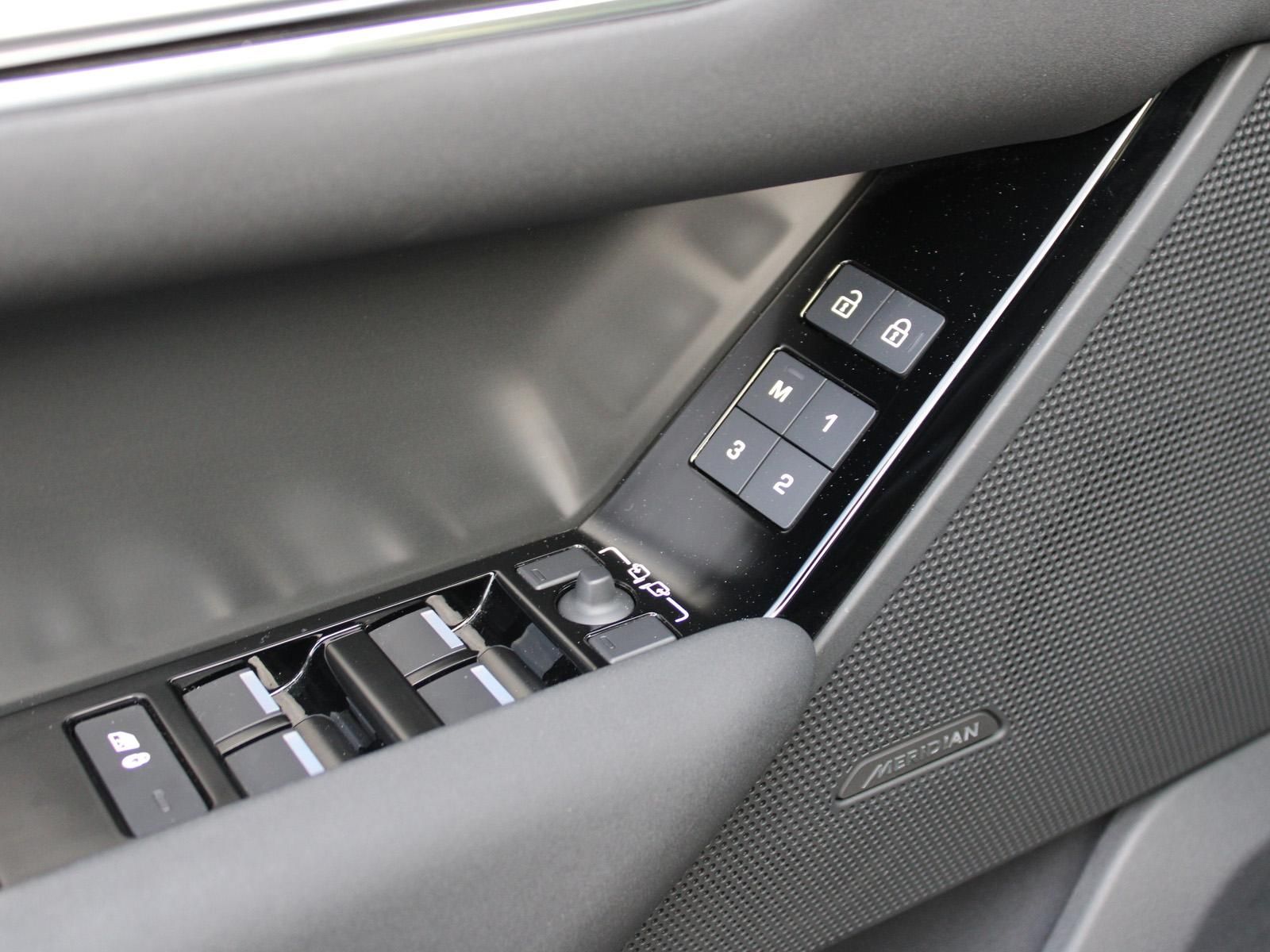 Fahrzeugabbildung Land Rover Range Rover Velar D300 Dynamic SE