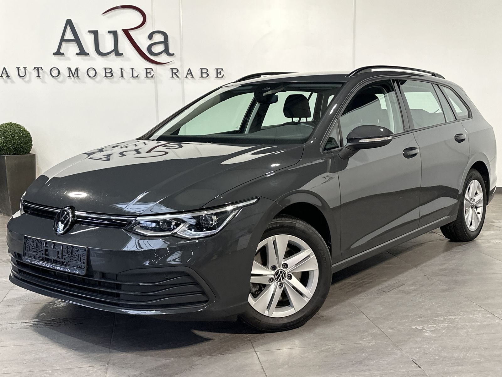 Fahrzeugabbildung Volkswagen Golf Variant 2.0 TDI DSG Life NAV+LED+KAM+17ZOLL