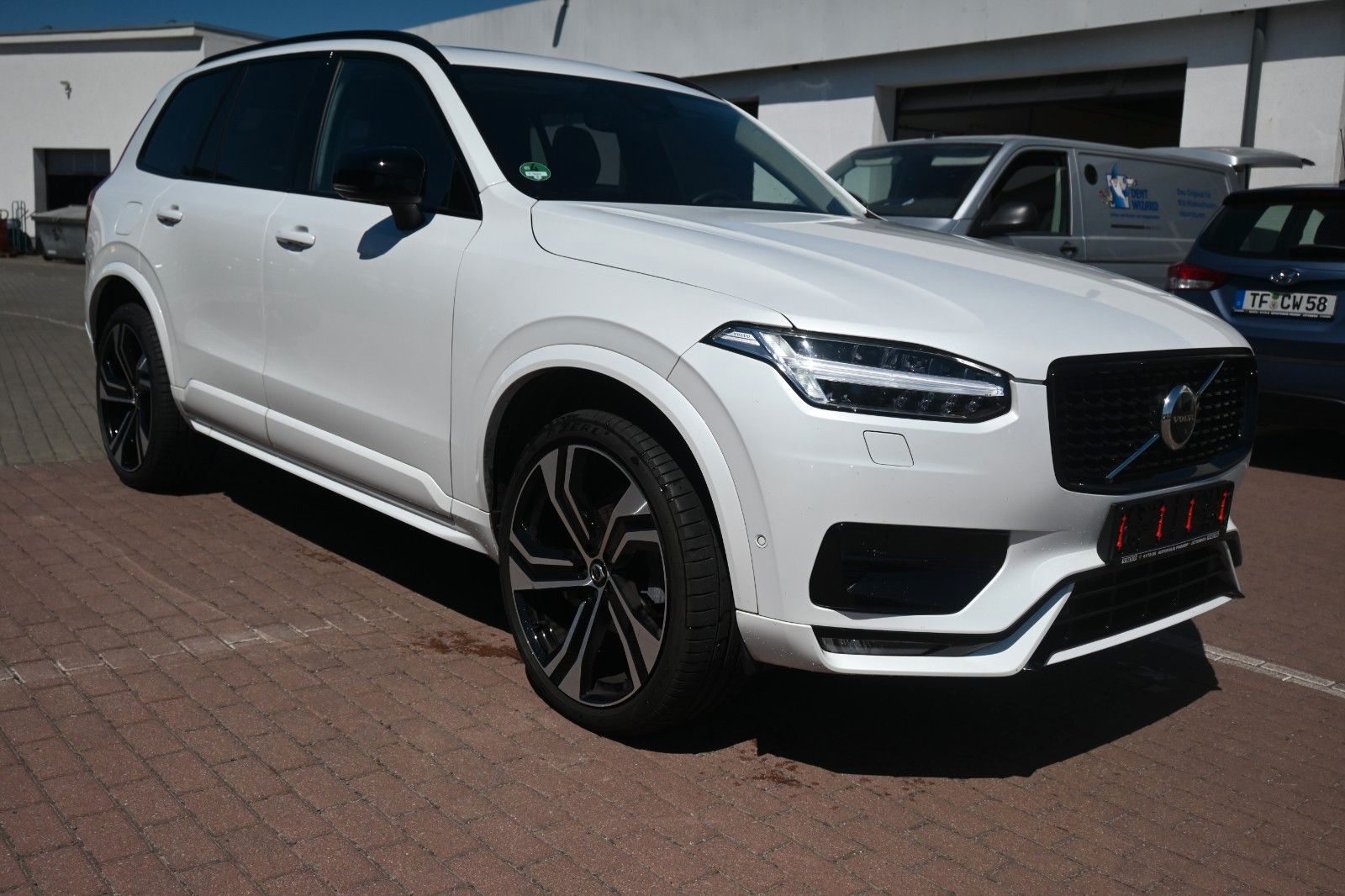 Fahrzeugabbildung Volvo XC90 Ultimate Dark AWD *STHZG*MASS*LUFT*B&W*HUD*