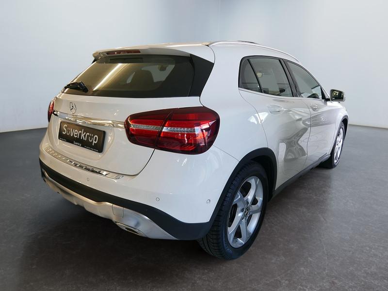 Mercedes-Benz GLA 180 PANO PDC SHD SHZ