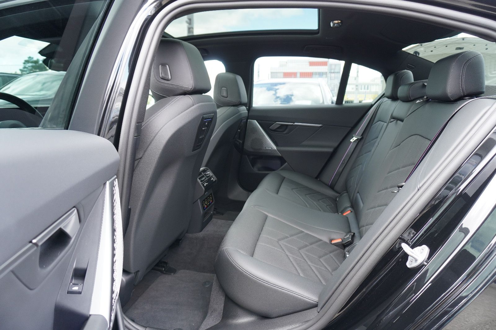 BMW i5 M60 xDrive Lim.*NAVI*LEDER*LED*SEHR GEPFLEGT* foto 14