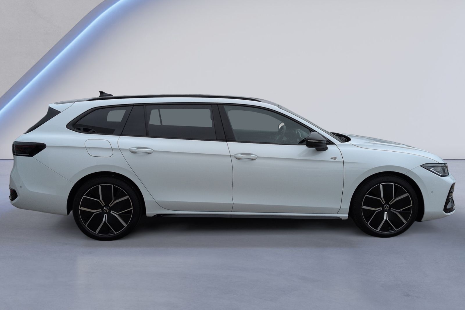 Passat R-Line 2.0 TDI 4MO DSG PANO+STHZ+AHK+