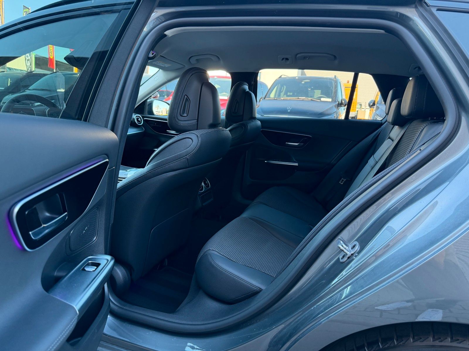 Fahrzeugabbildung Mercedes-Benz C 220d T 4M Avantgarde+AHK+Distr+360+Night
