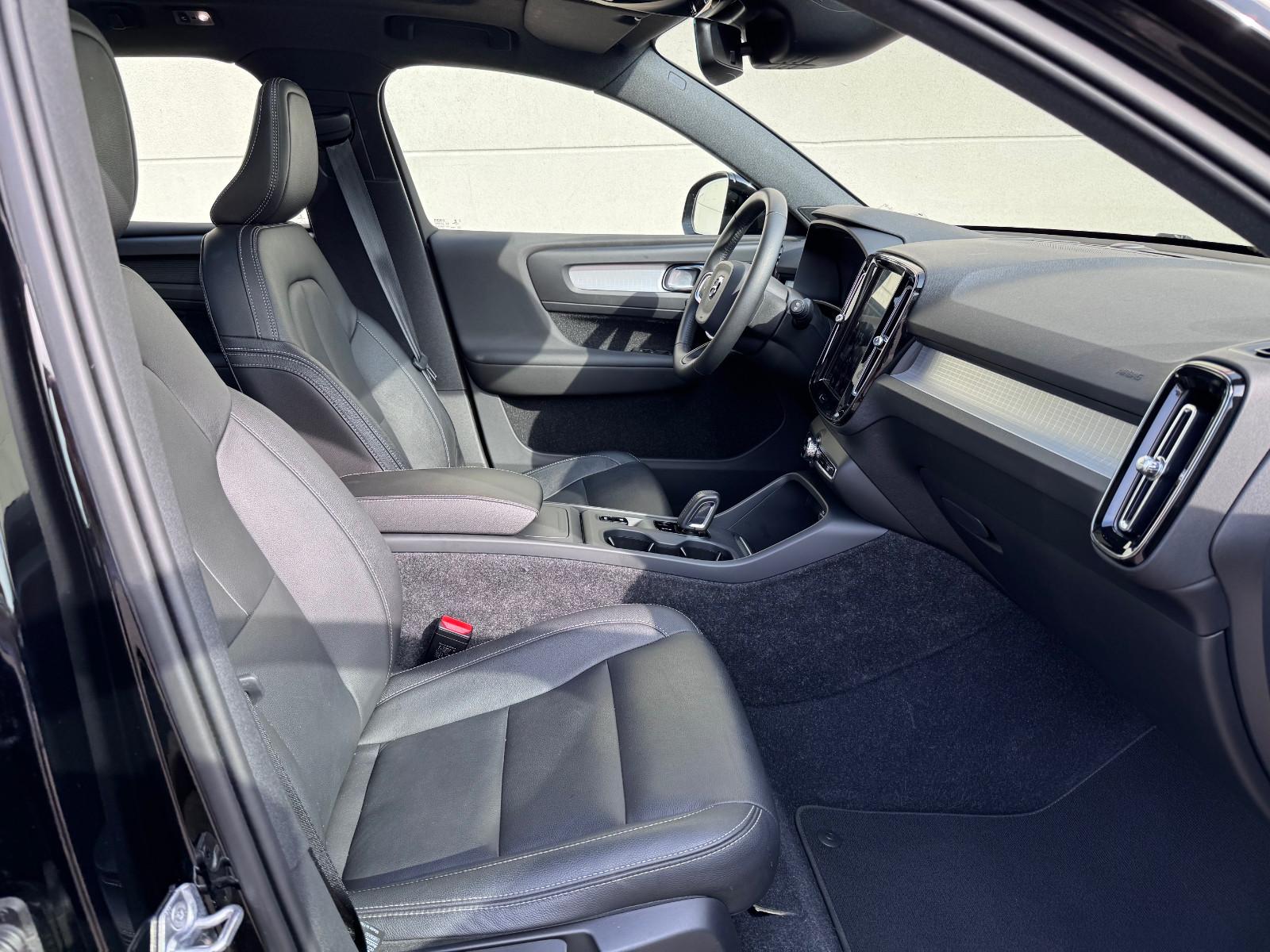 Volvo XC40 T4 Momentum Pro AWD LEDER+RADAR+PANO+360CAM