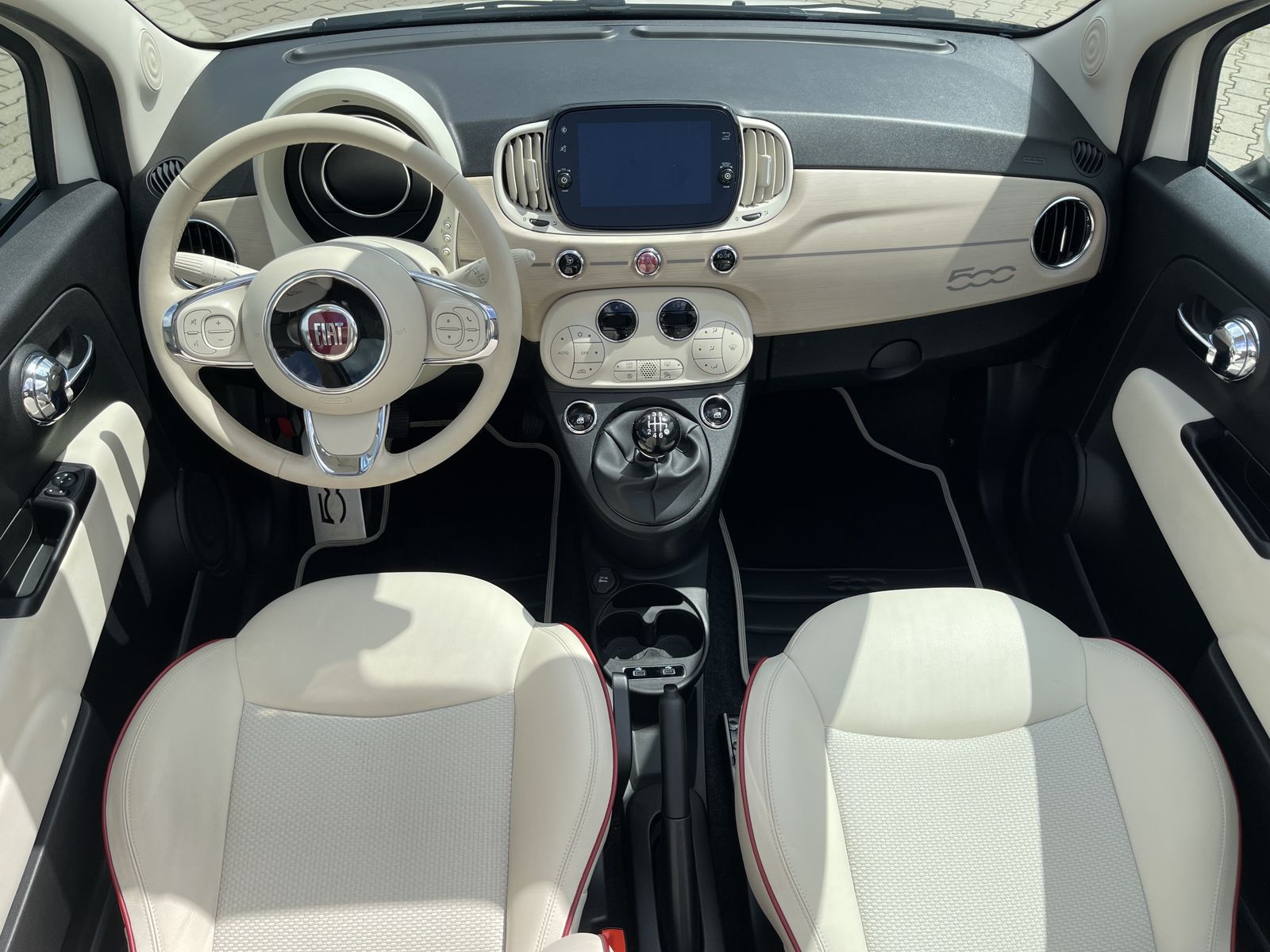 Fahrzeugabbildung Fiat 500C 1.0 GSE Hybrid*DolceVita+Paket*PDC*NavI*
