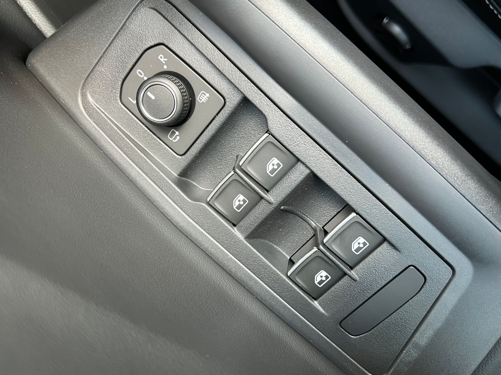 Fahrzeugabbildung Volkswagen T-Roc Cabriolet R-Line 1.5 TSI DSG *AHK,Black-St