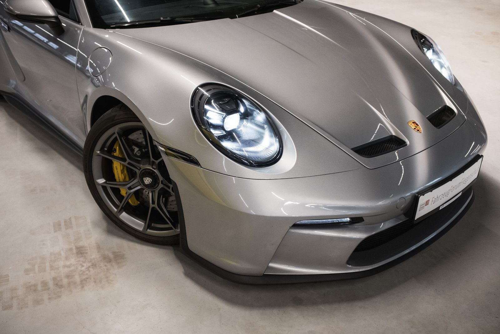 Fahrzeugabbildung Porsche 992/911 GT3 Touring-PCCB-BOSE-Lift-18 Wege Sitze