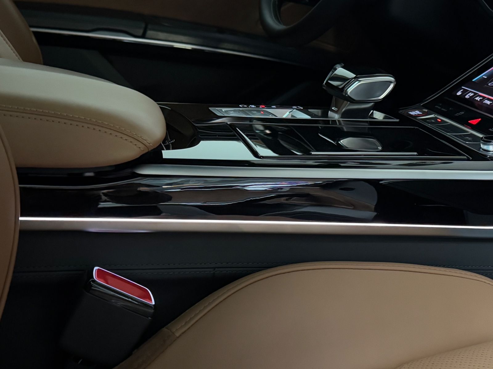 Fahrzeugabbildung Audi S8 4.0 TFSI quattro/HUD/360°/ACC/Massage/Keramik