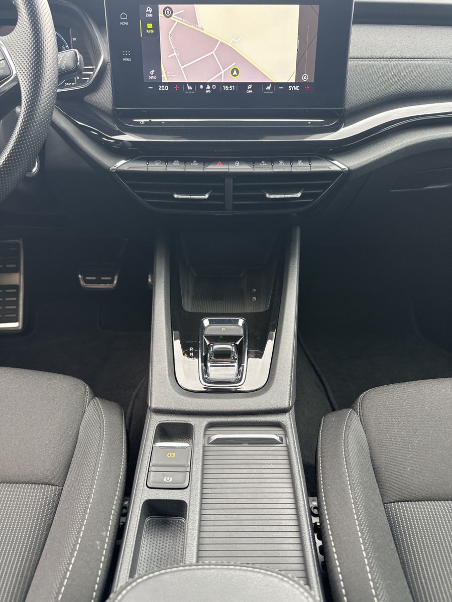 Fahrzeugabbildung SKODA Octavia Combi Sportline NAV+LED+ACC+PANO+HEAD-UP