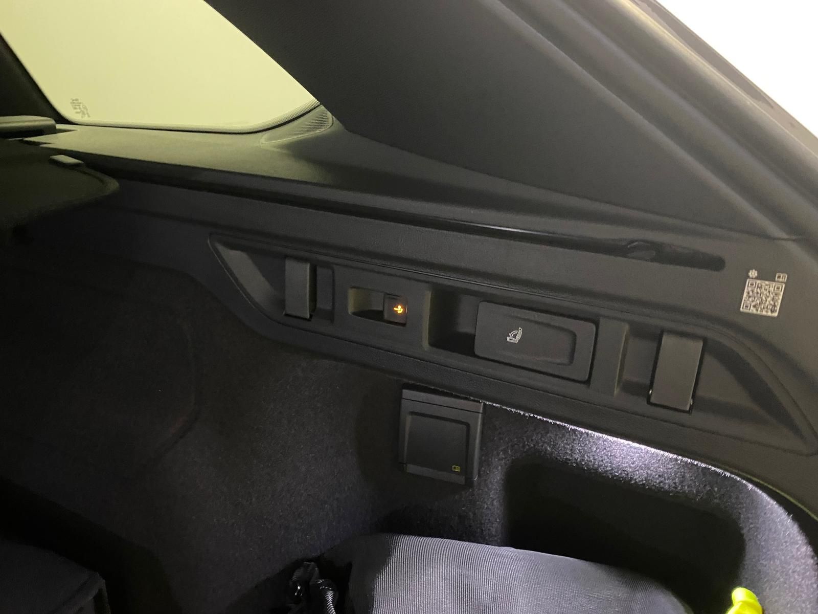 Fahrzeugabbildung Volkswagen Passat Variant 1.5 TSI eHybrid DCC R-Line
