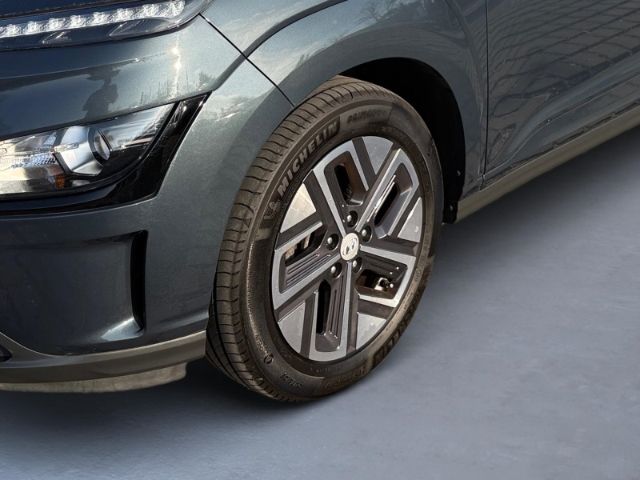 Fahrzeugabbildung Hyundai KONA Edition 30+ Elektro 2WD +KLIMA+NAVI+PDC+SHZ